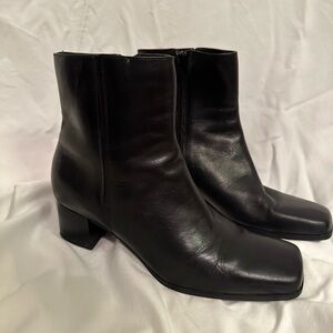 Vintage Hush Puppies black ankle boots